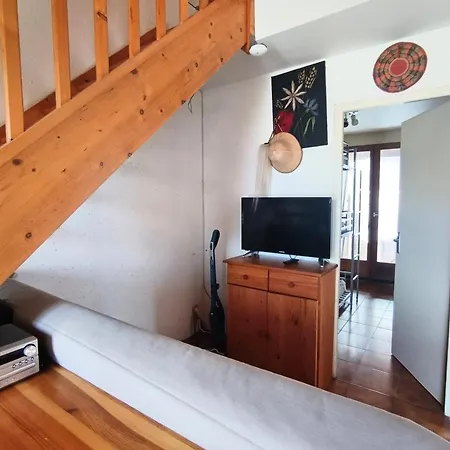 House 2 Bedrooms With Garden Near Feriehus