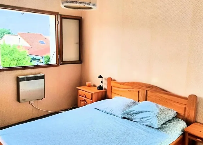 House 2 Bedrooms With Garden Near Feriehus