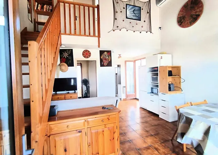 House 2 Bedrooms With Garden Near Feriehus