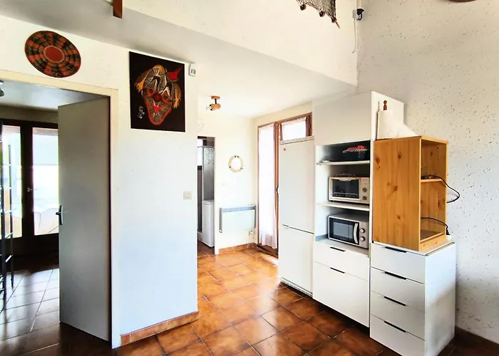 House 2 Bedrooms With Garden Near Feriehus